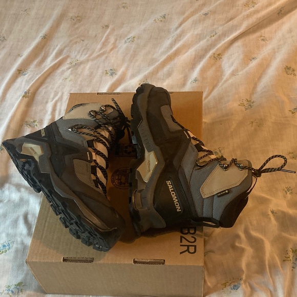 Salomon Hiking Boots - Picture 3 of 16